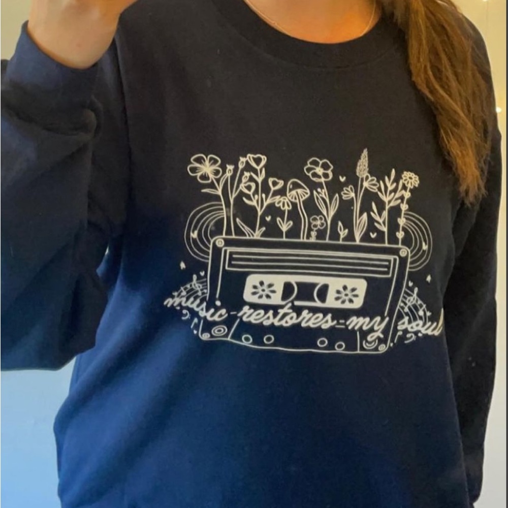 FOR SALE- Navy Blue Crewneck 
Price: $28
Size: large
Design: 122